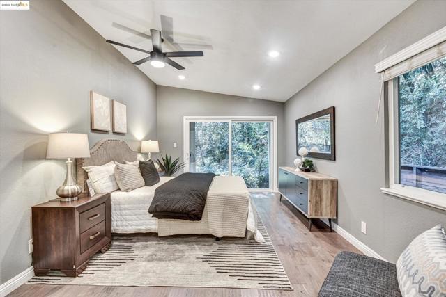 7 Saint Stephens Dr, Orinda CA: https://media.crmls.org/mediaz/c03541fc-b75c-46f0-8b49-b8d56e25da0c.jpg