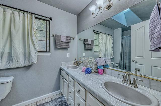 6640 Kim Ann Lane, Salinas CA: https://media.crmls.org/mediaz/c0358789-77bb-495b-b3f7-1b61dd217c6f.jpg