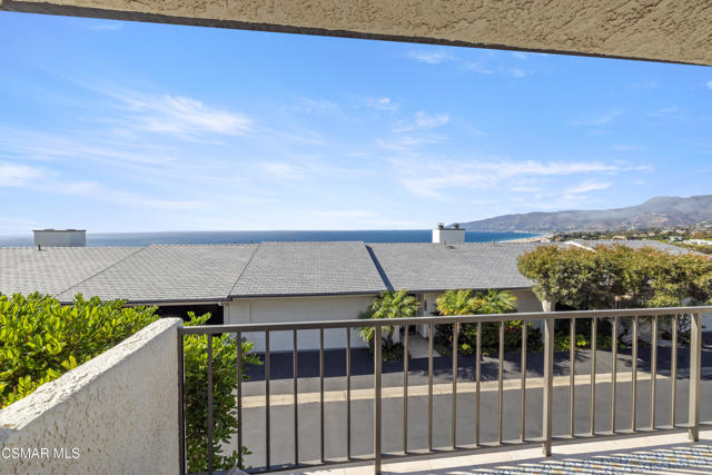 6766 Las Olas Way, Malibu CA: https://media.crmls.org/mediaz/c0359605-19a5-4799-83a4-0b2c2078a60e.jpg