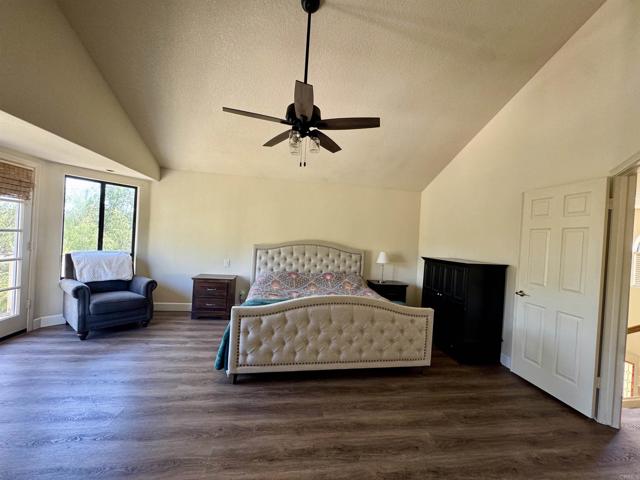 16898 Whispering Oaks Lane, Ramona CA: https://media.crmls.org/mediaz/c035c979-4504-4ae9-8d6a-ddab0d52209c.jpg
