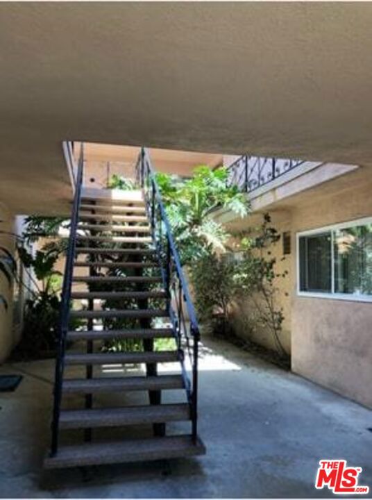12159 Magnolia Boulevard photo 4