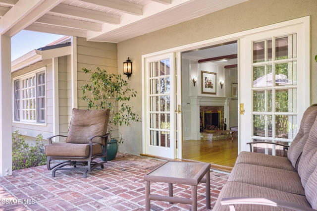 22101 Mulholland Drive, Woodland Hills CA: https://media.crmls.org/mediaz/c0363af3-2e6b-425d-8d98-cea5b612c0e6.jpg