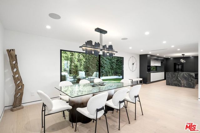 3290 N Knoll Drive, Los Angeles CA: https://media.crmls.org/mediaz/c036e911-c542-4185-a91a-f376875cfc8d.jpg