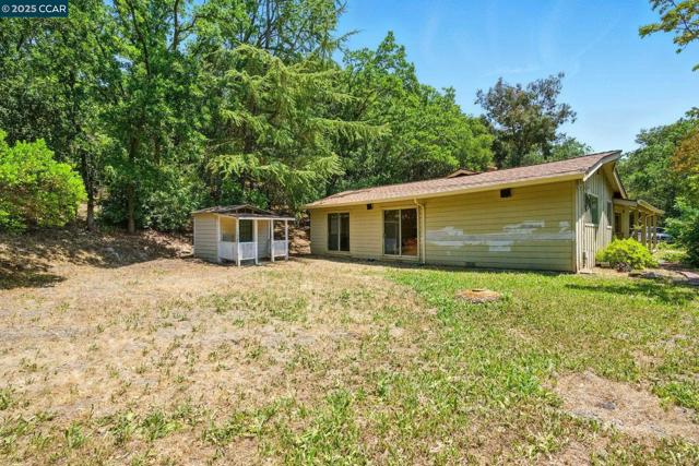 3363 Mcgraw Ln, Lafayette CA: https://media.crmls.org/mediaz/c037b463-7fcb-43fe-8f47-2c0fd123c060.jpg