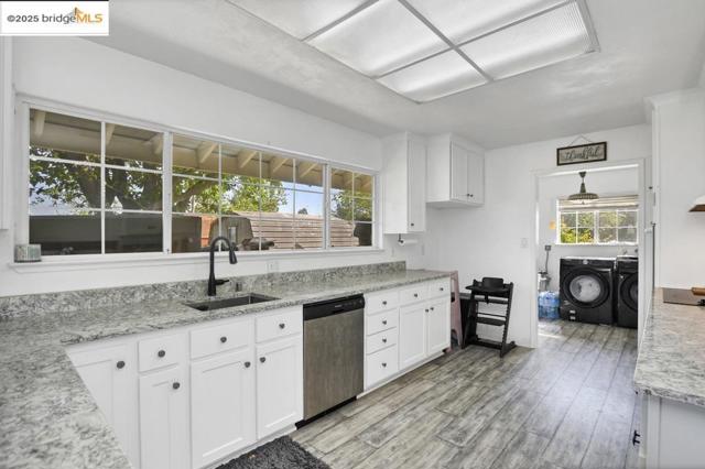 26893 Marsh Creek Rd, Brentwood CA: https://media.crmls.org/mediaz/c037cb0b-4ce3-4985-832a-f72c93920733.jpg