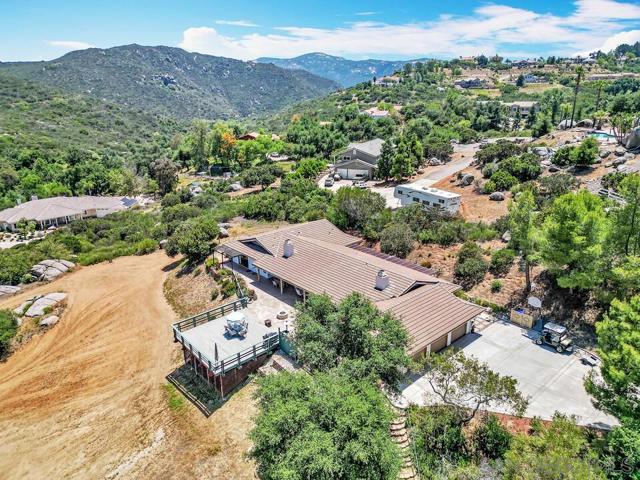 3176 Via Viejas, Alpine CA: https://media.crmls.org/mediaz/c0383452-9baf-46cb-a3d3-1a7f87d1e39b.jpg