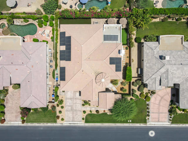 76158 Via Montelena, Indian Wells CA: https://media.crmls.org/mediaz/c038f9ad-cbc9-45d1-8dbb-108d86eda554.jpg