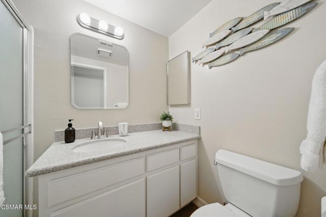 245 Oakleaf Drive, Thousand Oaks CA: https://media.crmls.org/mediaz/c039c84c-0229-4a14-90ef-5c5375e1643c.jpg
