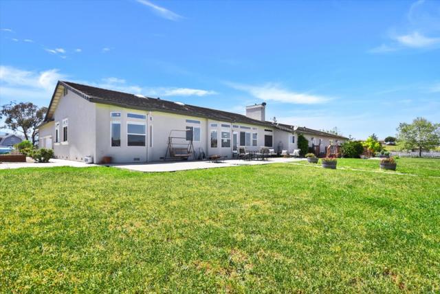 525 Heatherwood Estates Drive, Hollister CA: https://media.crmls.org/mediaz/c039fbb9-6bb3-477d-a340-8d9be66508e4.jpg
