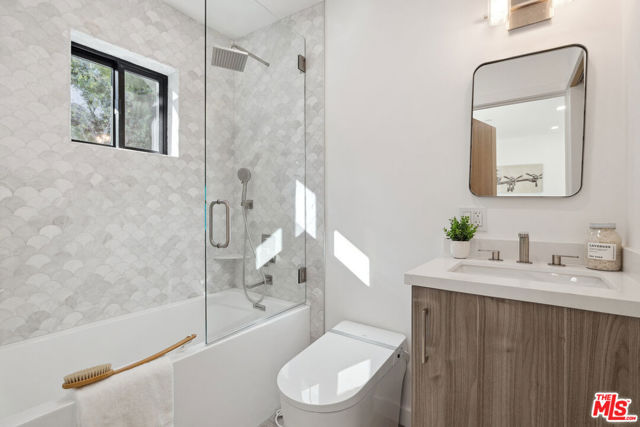 5221 Campo Road, Woodland Hills CA: https://media.crmls.org/mediaz/c03b5e8a-c0b8-41cb-aed6-207976a44e7b.jpg