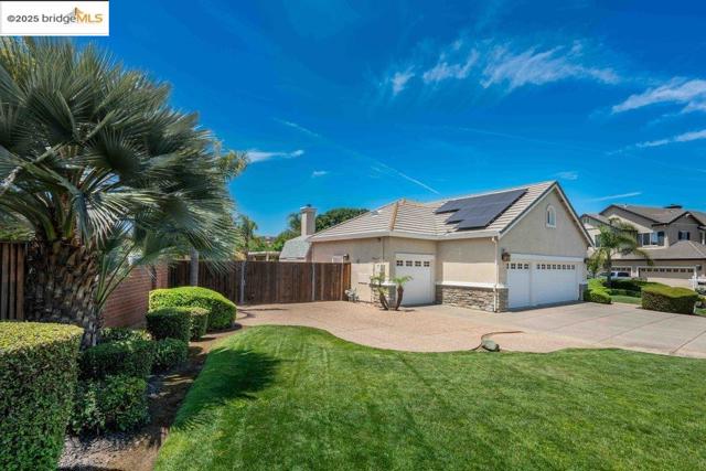 2981 Atherton Pl, Brentwood CA: https://media.crmls.org/mediaz/c03c7730-3376-42ec-993f-ffa1eb7c9668.jpg