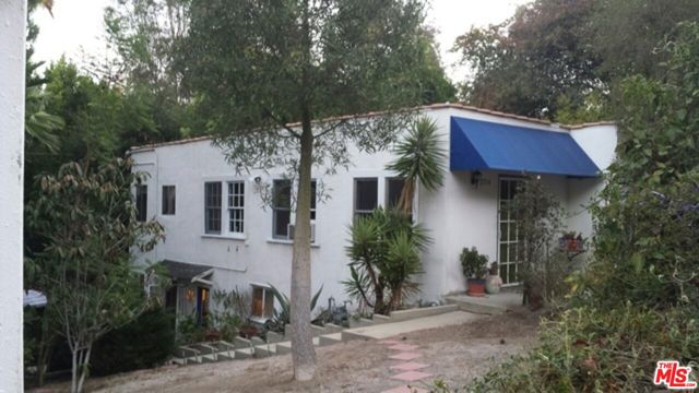 3754 Fredonia Drive, Los Angeles CA: https://media.crmls.org/mediaz/c03c7c0a-b4d7-47ab-bfd0-812dc72269a3.jpg