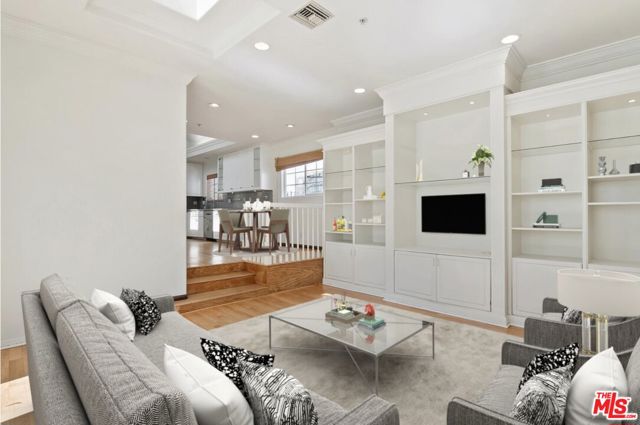 1710 Santa Paula Place, Glendale CA: https://media.crmls.org/mediaz/c03cd8ab-ce45-49a1-aa82-e57f714bbf56.jpg