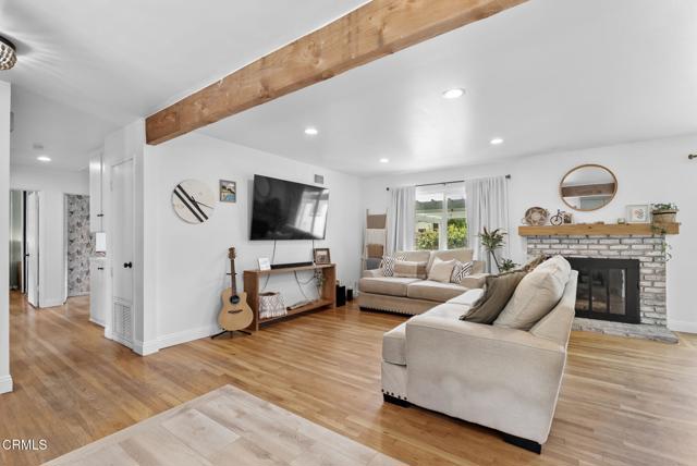 5490 Hunter Street, Ventura CA: https://media.crmls.org/mediaz/c03cf61a-e55c-4227-9442-1eba548e49ec.jpg
