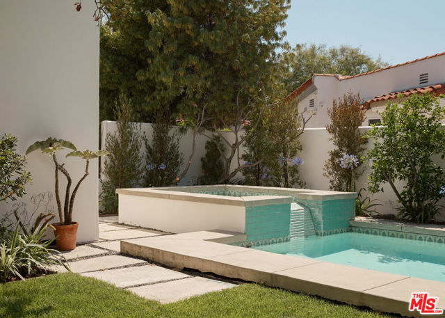 6401 San Vicente Boulevard, Los Angeles CA: https://media.crmls.org/mediaz/c03d09d0-d530-4592-9c9e-90a5a2a8b0a8.jpg