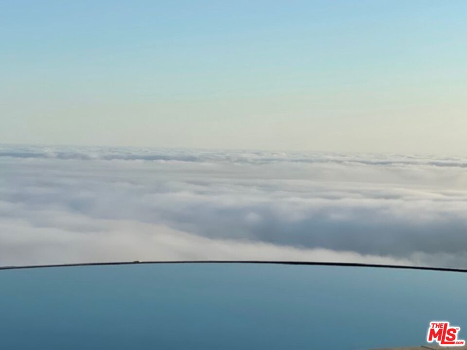 https://media.crmls.org/mediaz/c03d2c18-681a-49f9-b1fb-f2263913aede.jpg?preset=X-Large