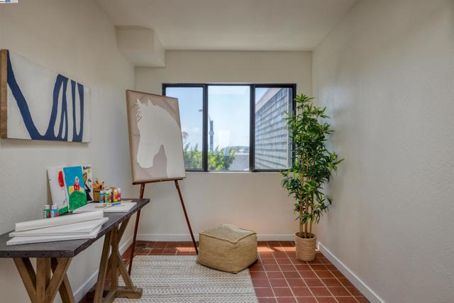 17 Ora Way, San Francisco CA: https://media.crmls.org/mediaz/c03dfe5e-a256-481b-92ed-8590bc33bd72.jpg