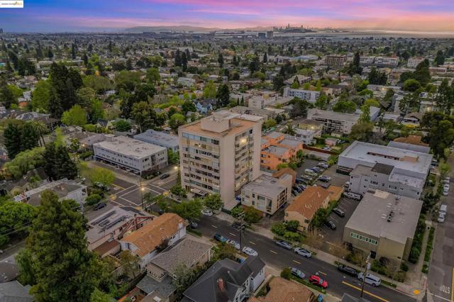 2550 Dana St, Berkeley CA: https://media.crmls.org/mediaz/c03f2d7e-a652-42d7-a8cd-333ffd48597a.jpg