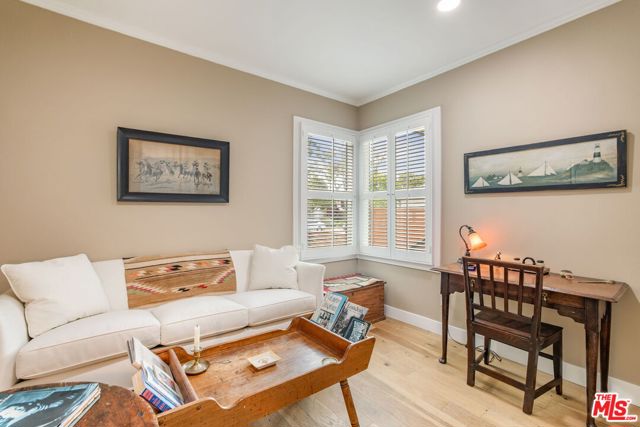 11521 Segrell Way, Culver City CA: https://media.crmls.org/mediaz/c03f8ee4-9646-416b-adc1-d6dc57ab1ec0.jpg