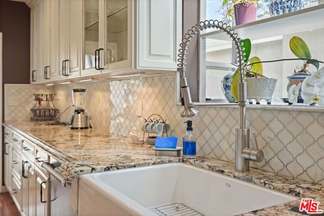 5324 Irvine Avenue, Valley Village CA: https://media.crmls.org/mediaz/c03f99cb-3534-42f8-bde2-bca8745071e7.jpg