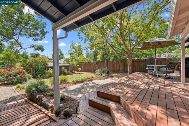 448 Cumberland Dr, Pleasant Hill CA: https://media.crmls.org/mediaz/c03fe85c-6231-4433-abec-bfd881601479.jpg
