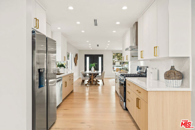 4240 Chase Avenue, Los Angeles CA: https://media.crmls.org/mediaz/c04058c4-2998-44cf-8a54-7f22ae4dc8dd.jpg