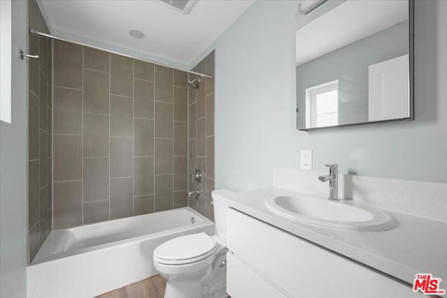 1317 Punta Gorda, Santa Barbara CA: https://media.crmls.org/mediaz/c040708f-9390-4d98-9512-d7198b55c83e.jpg