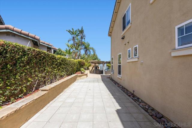 473 Sandalwood Ct, Encinitas CA: https://media.crmls.org/mediaz/c040951d-e69c-4bd2-8711-04e09471296f.jpg