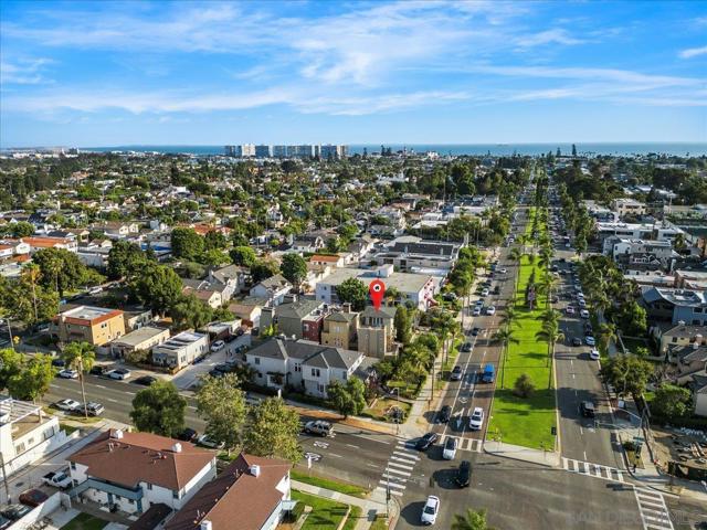 411 Orange Ave, Coronado CA: https://media.crmls.org/mediaz/c0426e33-e116-4e7b-8b30-fad9a081c5ad.jpg