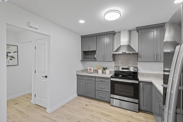 4564 Piper St, Fremont CA: https://media.crmls.org/mediaz/c042e8ef-eccd-46cb-9bfc-815dad0853e4.jpg