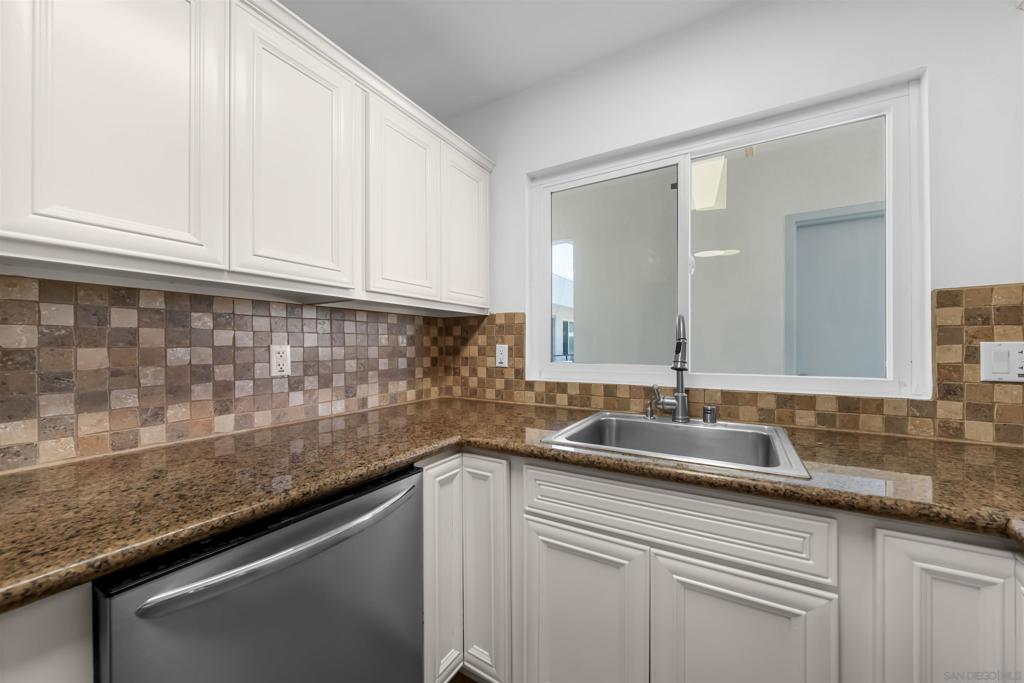 1030 Robinson Ave - photo 6