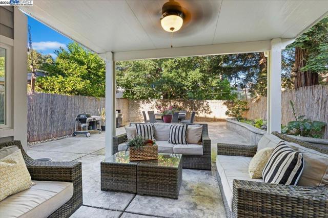 2211 Oakland Ave, Pleasanton CA: https://media.crmls.org/mediaz/c043de59-aa9a-4f0c-b2ba-97ea54f2716f.jpg