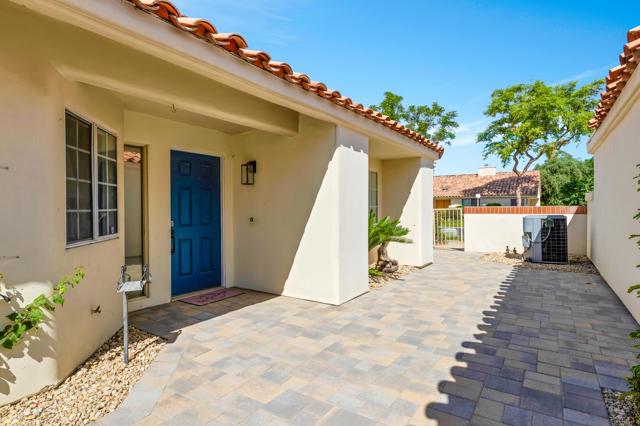 77707 Calle Las Brisas S, Palm Desert CA: https://media.crmls.org/mediaz/c044123a-5094-4009-8ac5-4537473fb8dd.jpg