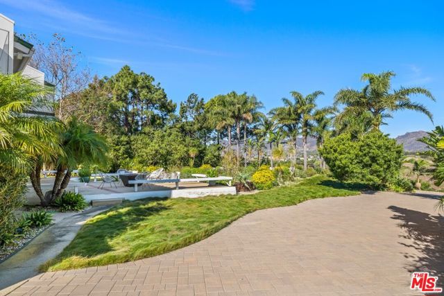 29417 Bluewater Road, Malibu CA: https://media.crmls.org/mediaz/c044564f-7102-418b-bbc2-343769e7ffa2.jpg