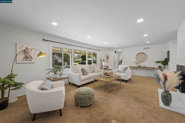 30450 Oakmont Way, Hayward CA: https://media.crmls.org/mediaz/c0448a25-7036-4631-898c-797d49e5afad.jpg