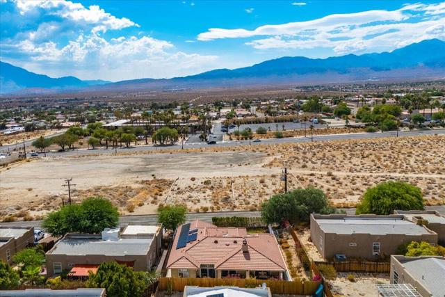 10748 Ocotillo Road, Desert Hot Springs CA: https://media.crmls.org/mediaz/c0465c88-5bc2-43a1-a4bb-a0b0ac4ed1a2.jpg