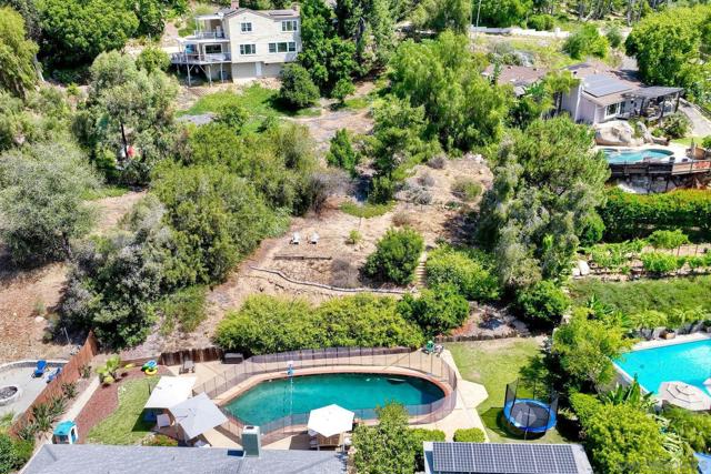 11668 Altoona Dr, El Cajon CA: https://media.crmls.org/mediaz/c046cbd9-297a-4633-ac92-6b7deda1b8be.jpg