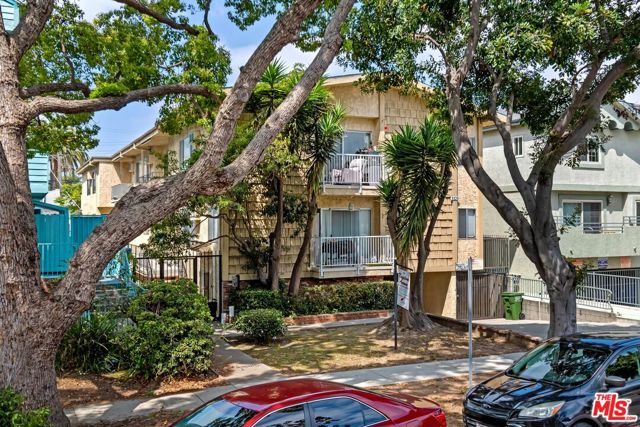 3329 Keystone Avenue, Los Angeles CA: https://media.crmls.org/mediaz/c046d4f5-03b4-4067-af24-f3367a3eab67.jpg