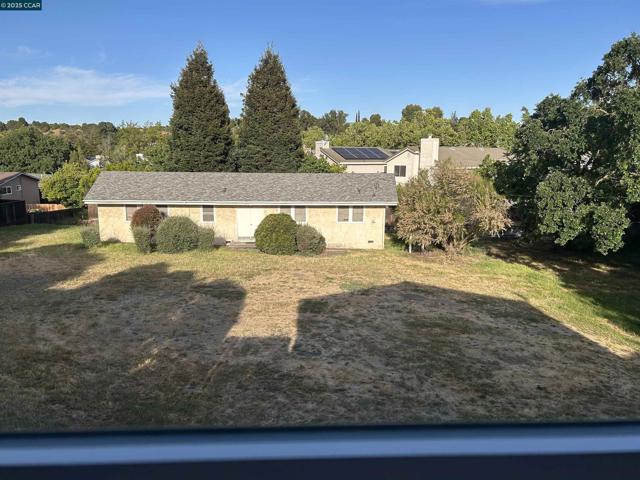 826 Veale, Martinez CA: https://media.crmls.org/mediaz/c0471c82-6d08-48ef-9add-0db89914a682.jpg