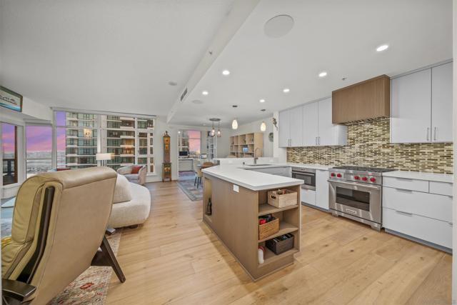 1199 Pacific Hwy, San Diego CA: https://media.crmls.org/mediaz/c047f426-0a29-47f6-91b3-84f1136cc028.jpg