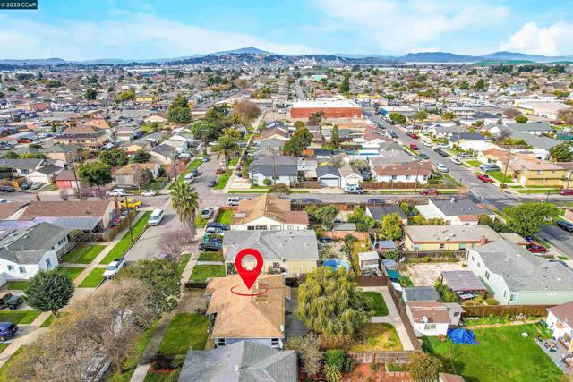 2421 Lincoln Ave, Richmond CA: https://media.crmls.org/mediaz/c0481d03-4921-441b-a970-68861114fd47.jpg
