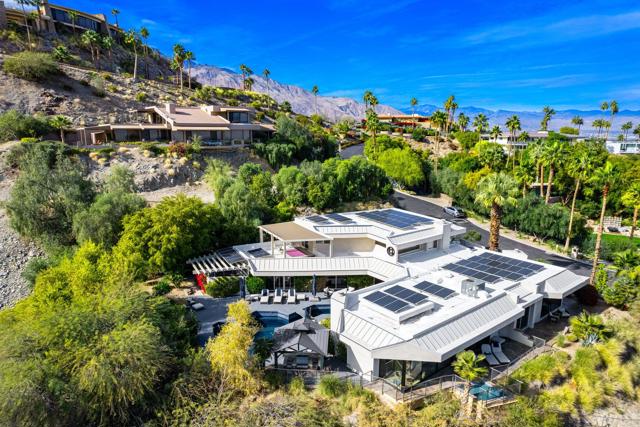 3295 Tiger Tail Lane, Palm Springs CA: https://media.crmls.org/mediaz/c0485cf5-92b5-493f-bc58-dd52b919ddd8.jpg