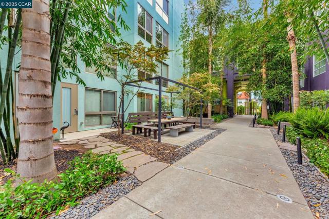 1231 Pine St, Oakland CA: https://media.crmls.org/mediaz/c0489b61-318a-4903-b4fb-ef0d7fc8c23f.jpg