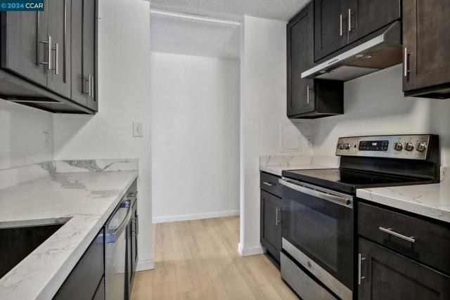 Image 11 of 36 For 555 Pierce St  840