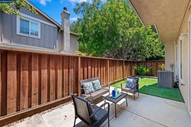 10647 Mcbride Ln, Dublin CA: https://media.crmls.org/mediaz/c049bf50-0bd8-4bbc-84b5-d12a1c8f5580.jpg