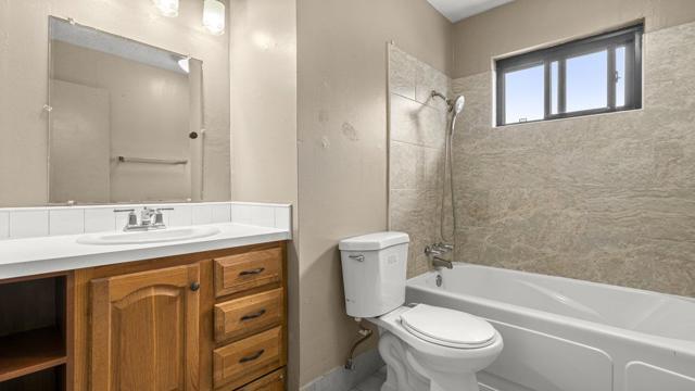Image 15 of 38 For 1090 Clyde Avenue