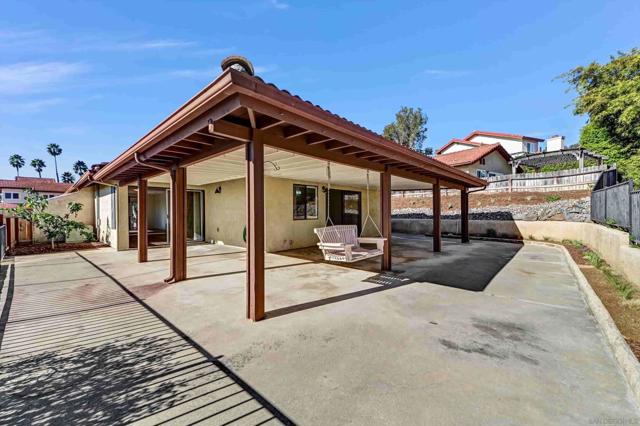 1412 Timber Gln, Escondido CA: https://media.crmls.org/mediaz/c049ff88-38f1-479d-8b0c-0a15ab34324d.jpg