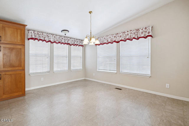 Detail Gallery Image 14 of 45 For 139 Dickens Cir #139,  Ventura,  CA 93003 - 3 Beds | 2 Baths