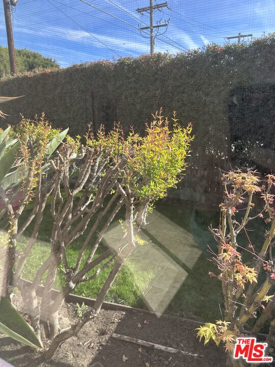 3013 Colorado Avenue, Santa Monica CA: https://media.crmls.org/mediaz/c04b2b55-3f9f-4e21-81ea-edcd1b52e79b.jpg