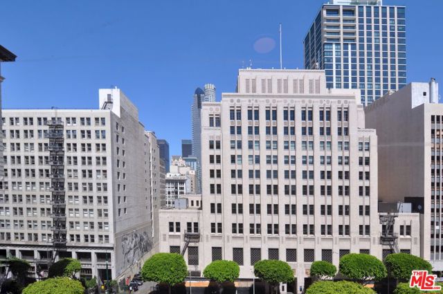 460 S Spring Street, Los Angeles CA: https://media.crmls.org/mediaz/c04b6cbe-eb66-48ec-a4b3-ce87b47fbe37.jpg